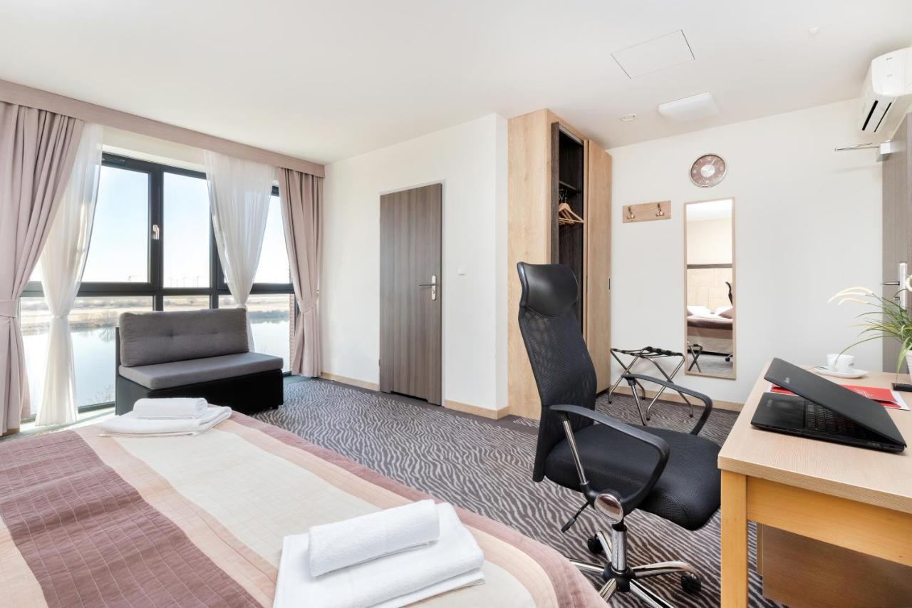 Hotel Nad Wisla トチェフ エクステリア 写真